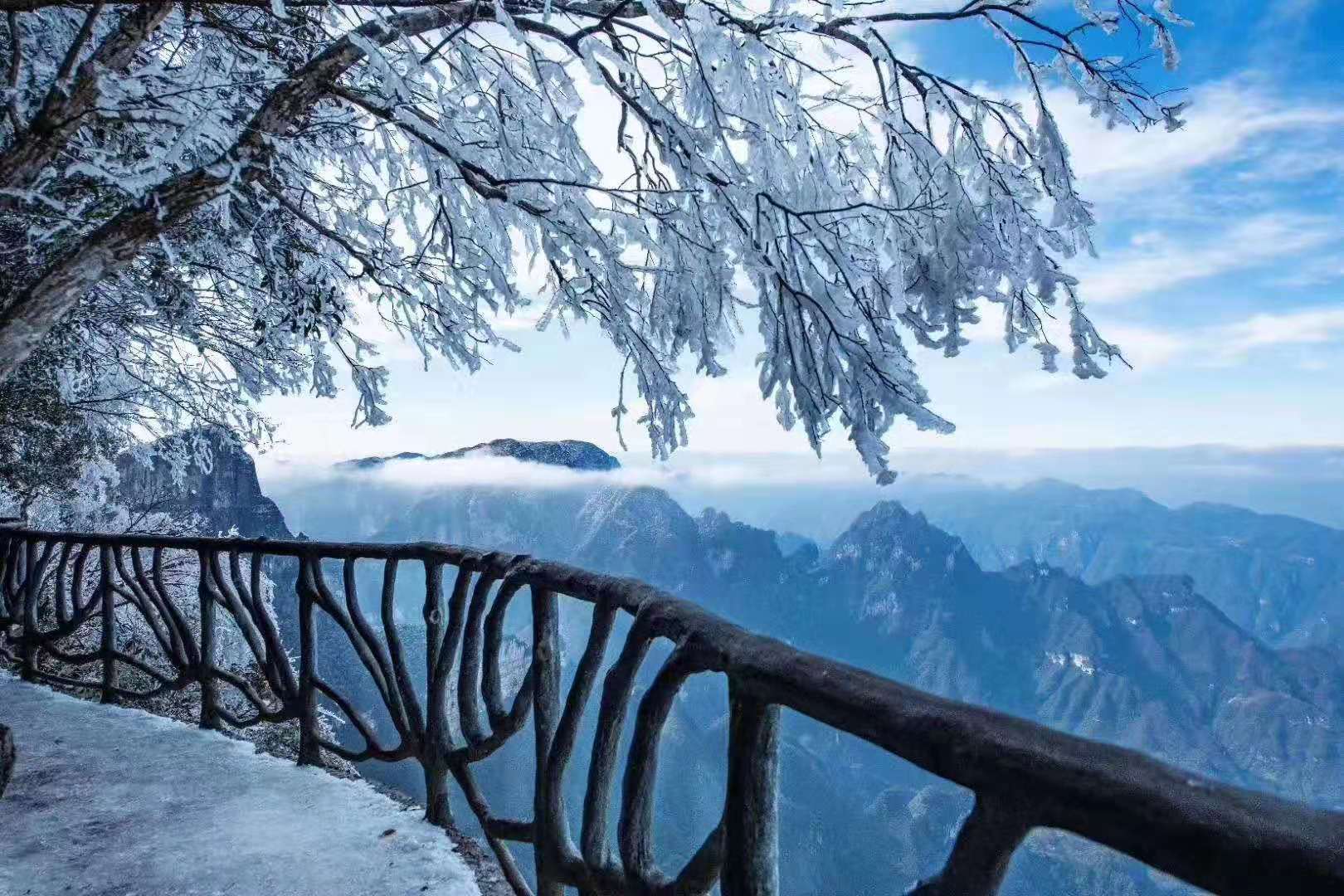 天门山雪景文案图片